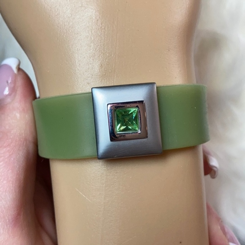 Green watch style bracelet - Picture 4 of 4